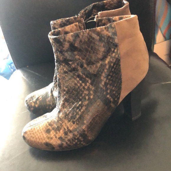 Nygard boots . Shake print. Taupe. Size 7 - Picture 4 of 10